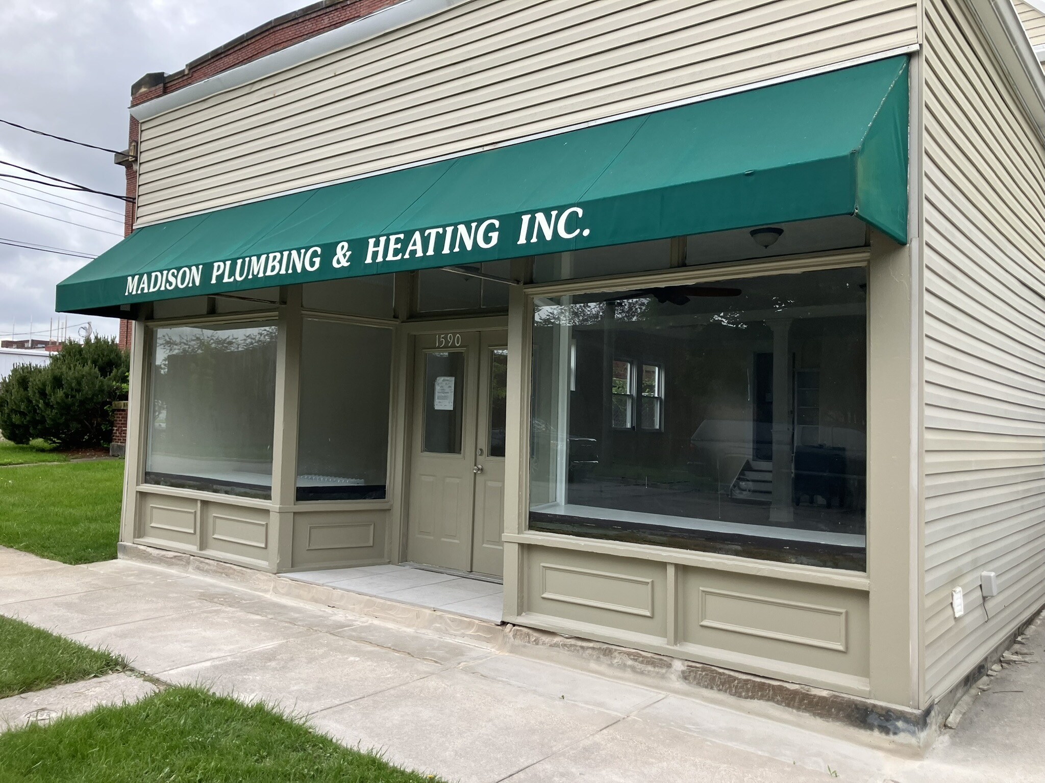 1590 Coutant Ave, Lakewood, OH for Rent