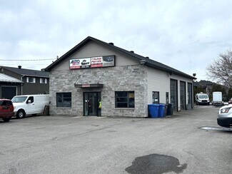 Sainte-Marthe-sur-le-Lac, QC Freestanding - 3235 Ch D'oka