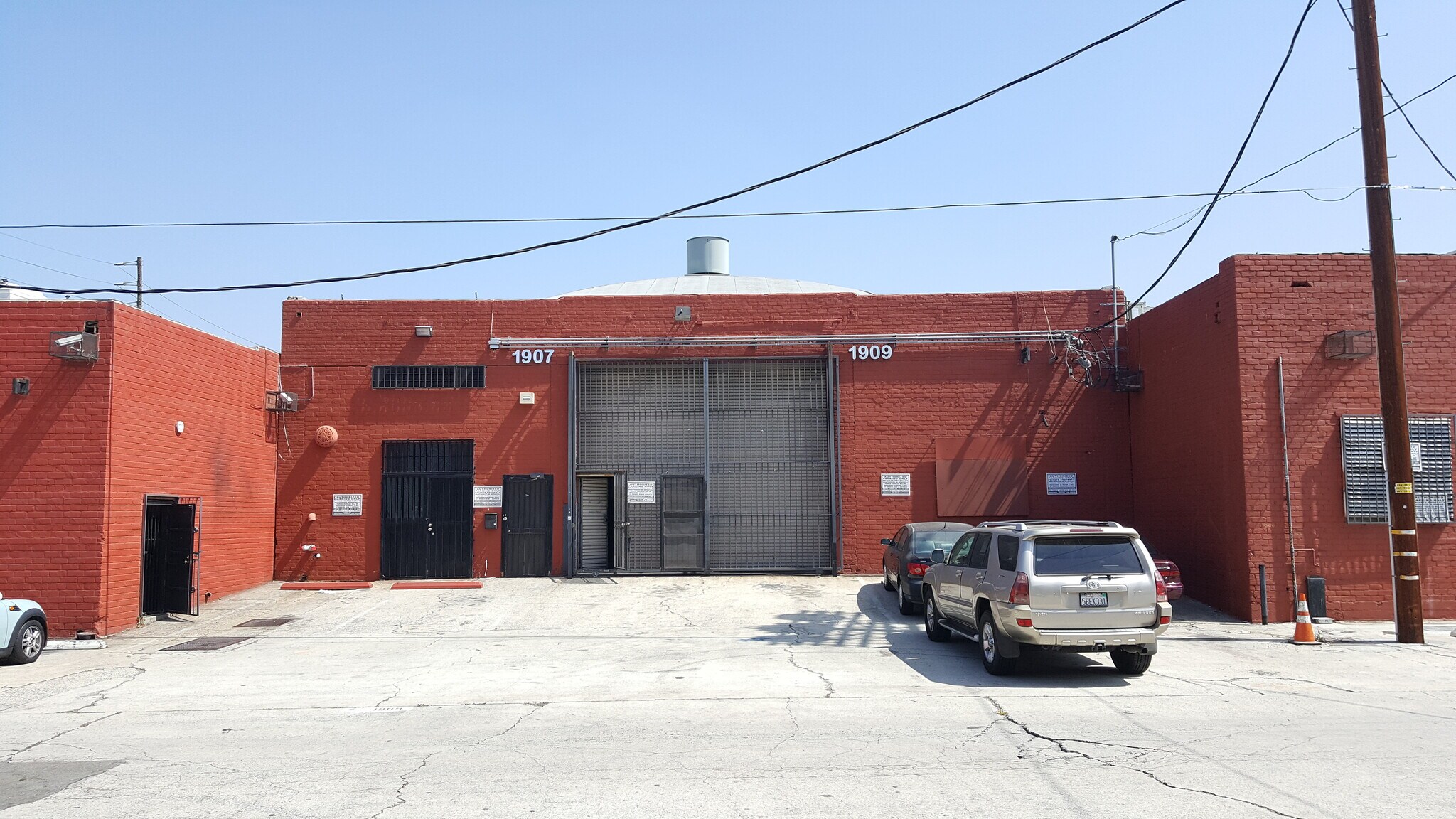 19071919 E 7th Pl Los Angeles, CA 90021 Industrial Property for Sale
