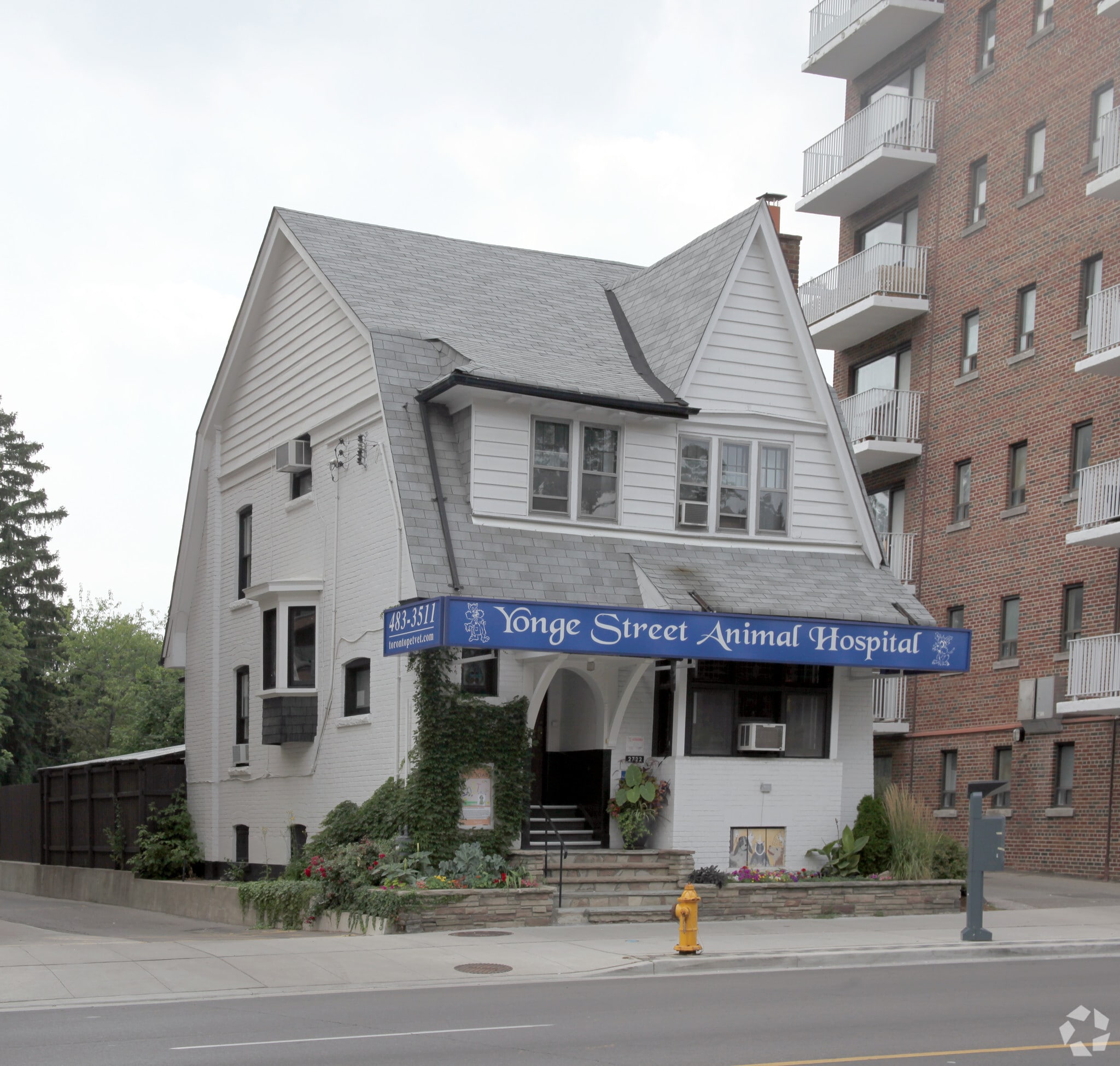 2722 Yonge St, Toronto, ON for Sale