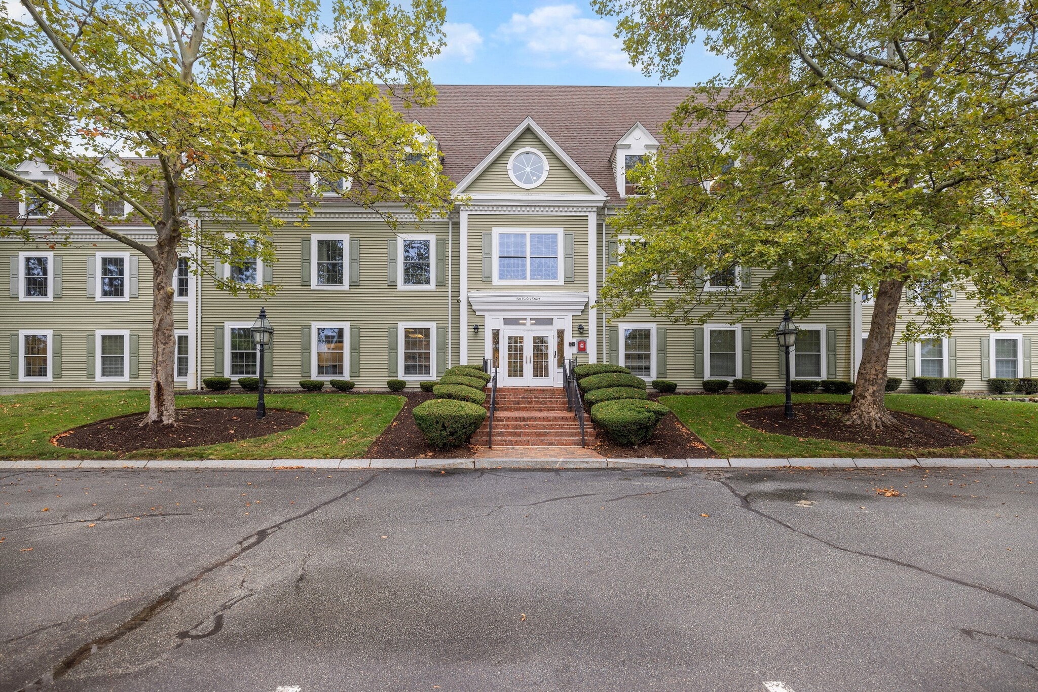 10 Cedar St, Woburn, MA for Sale