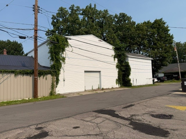 17 Park Ln, Fairborn, OH for Sale