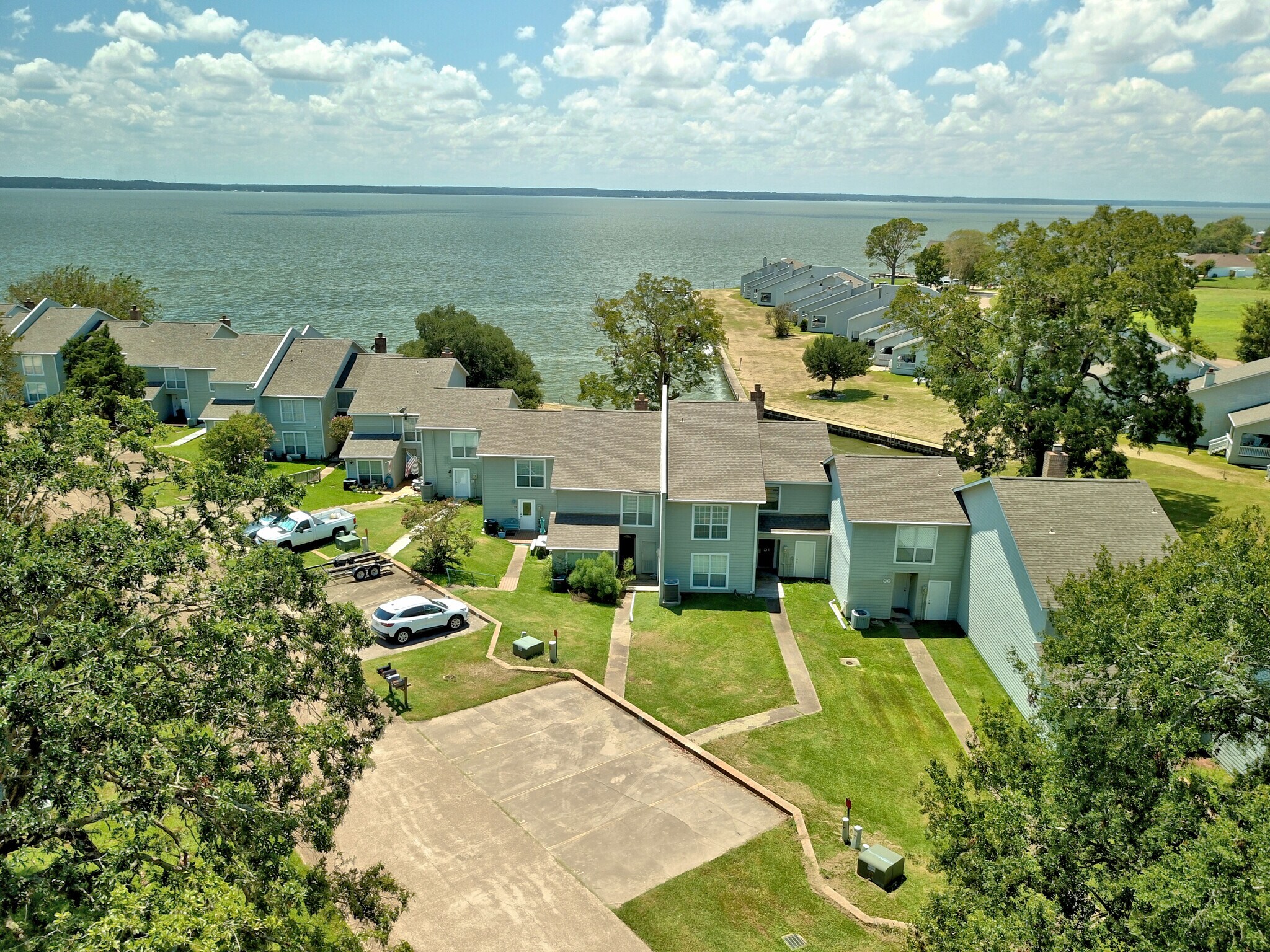 100 Edgewater Dr, Livingston, TX for Sale