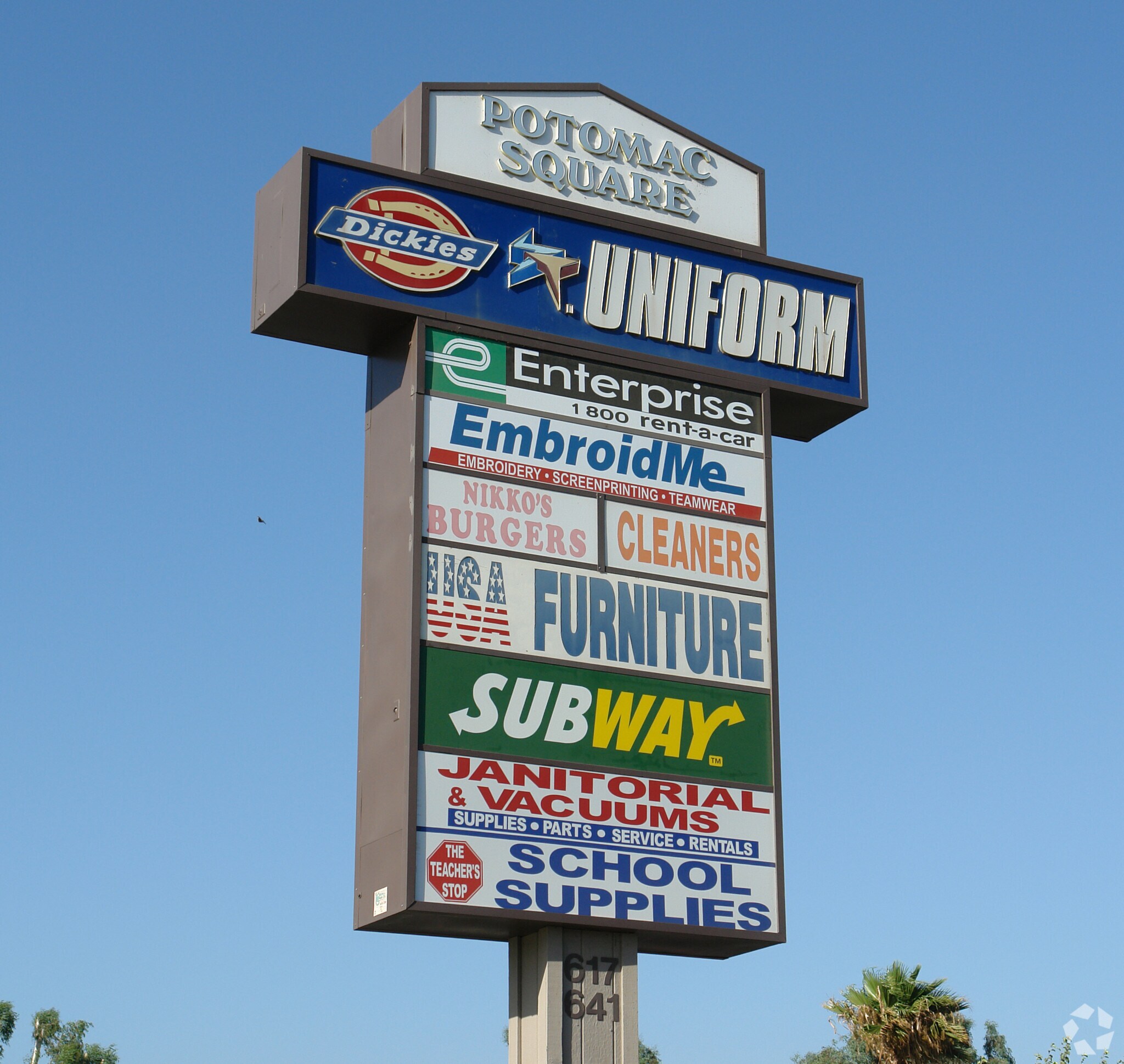 617629 N Main St Corona, CA 92880 Shopping Center Property for Lease