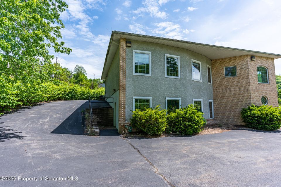 105 Layton Rd, Clarks Summit, PA for Rent