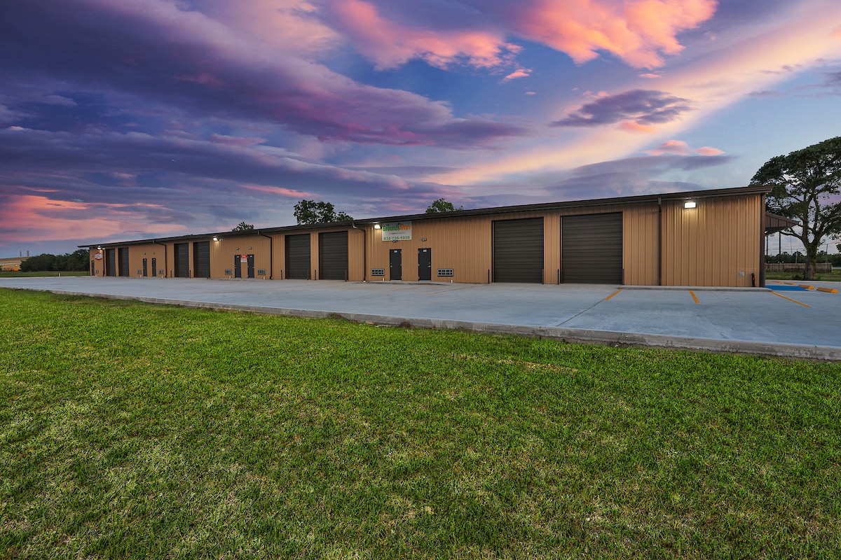 5517 Fm 2004 Rd, Hitchcock, TX for Rent