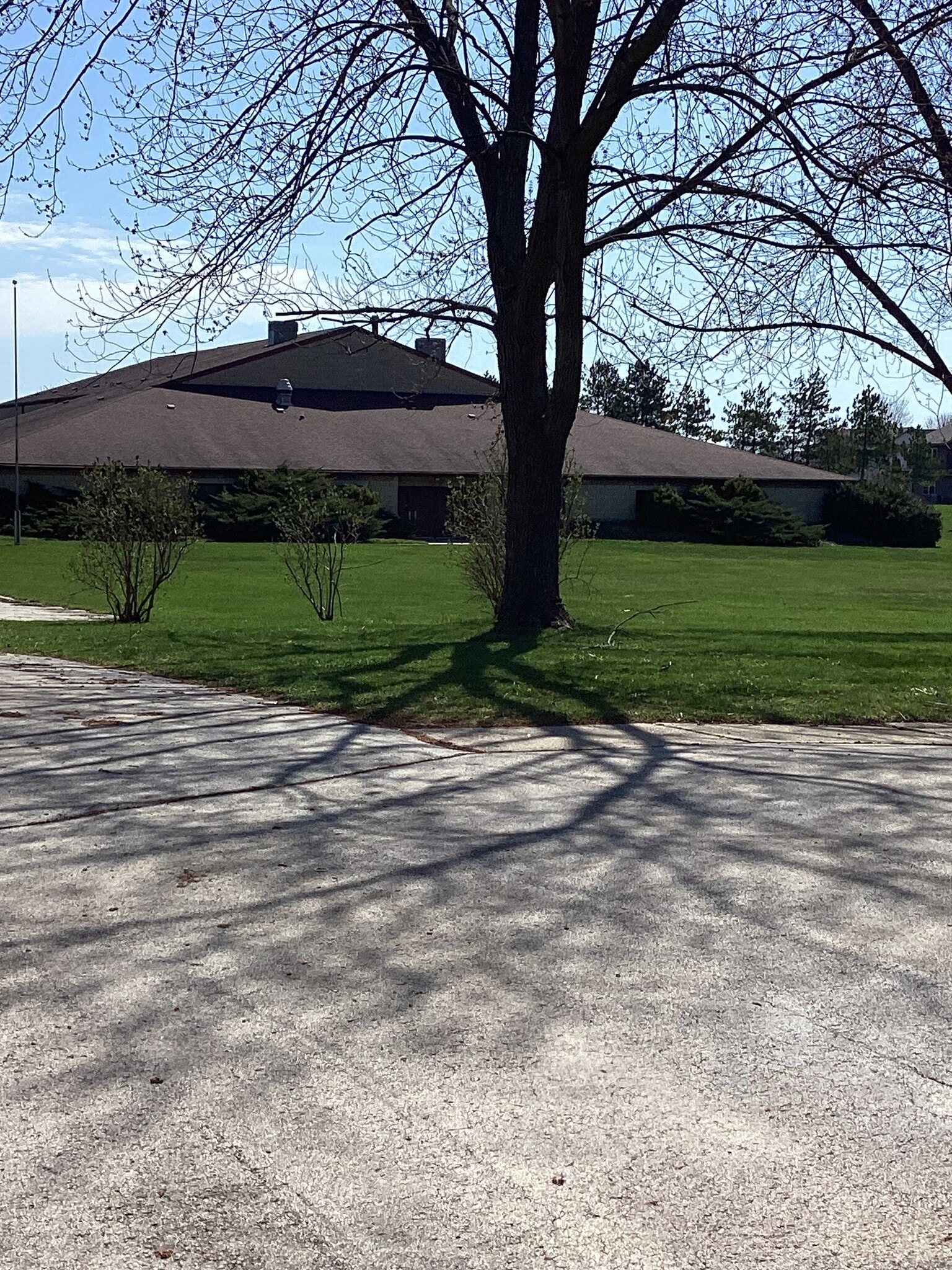 2525 Oakwood Rd, Oak Creek, WI for Sale
