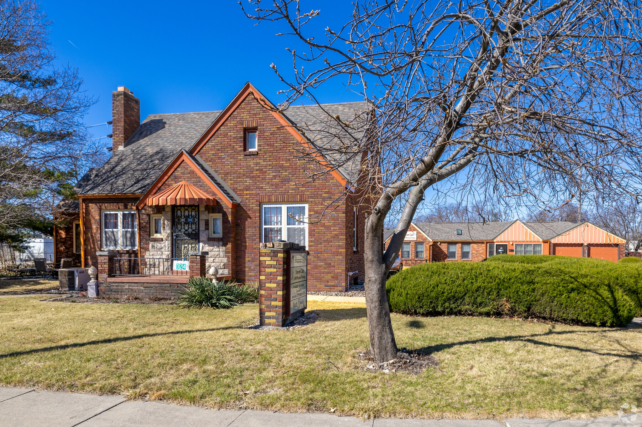 324 1st St, Des Moines, IA for Sale