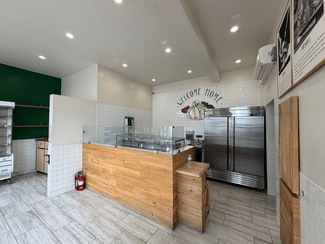 Los Angeles, CA Retail - 161-163 S Crescent Heights Blvd