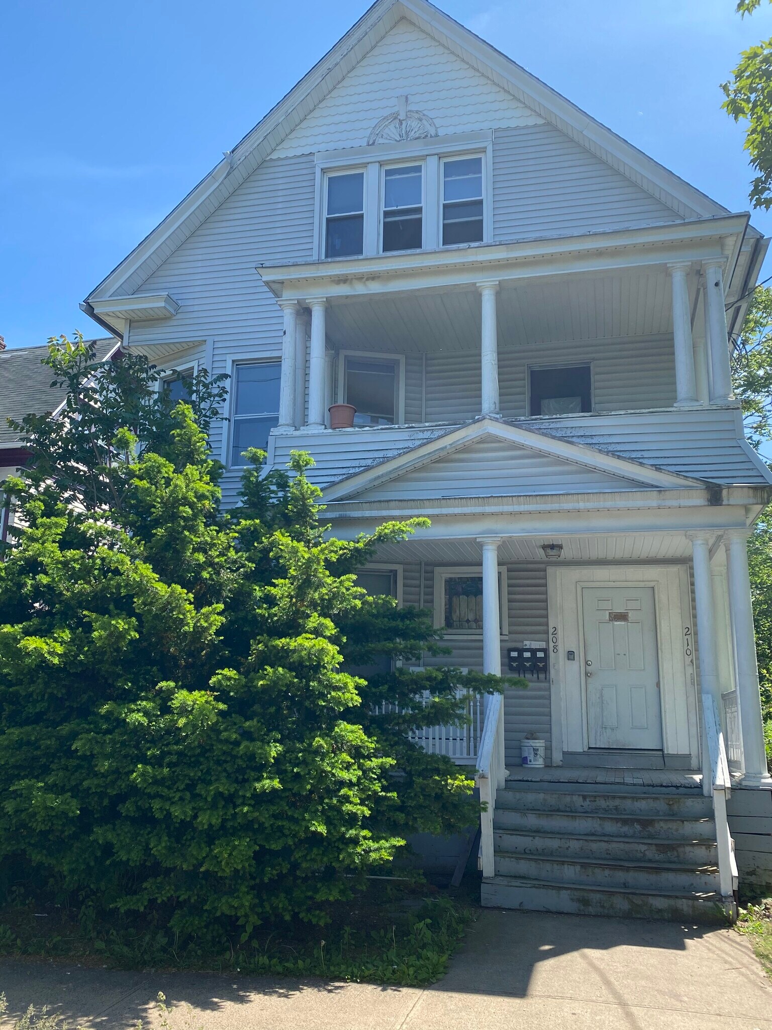 208 Maple St New Haven, CT 06511 MultiFamily Property for Lease on