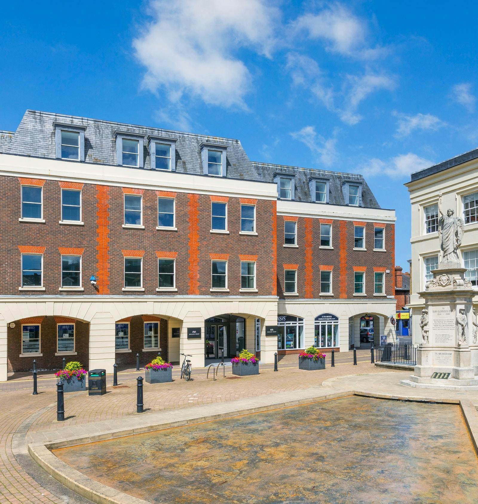 Market Sq, Staines, MDS for Rent