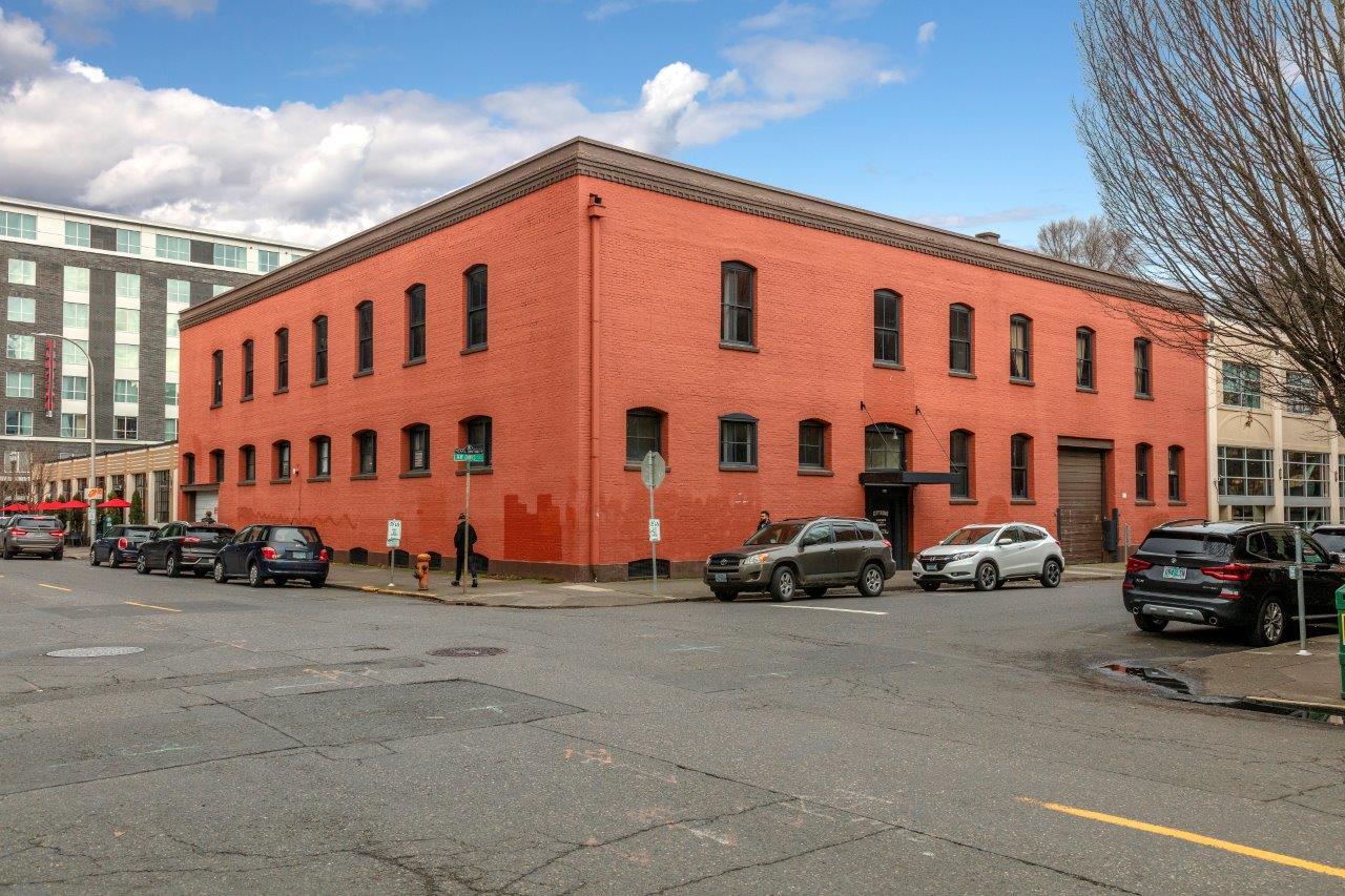 825 NW Davis St, Portland, OR for Rent