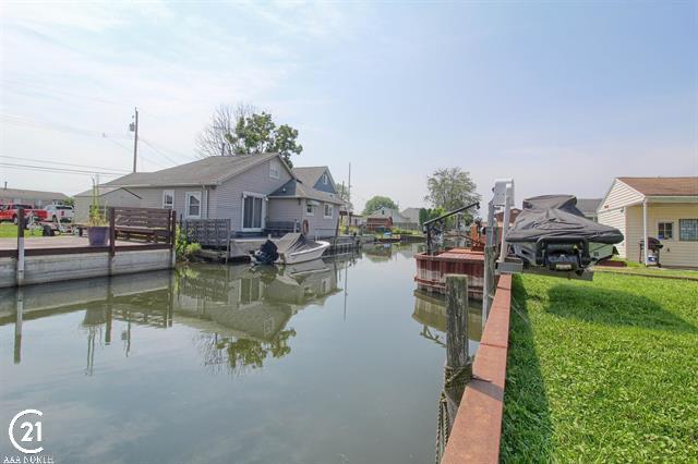 37924 Maplehill St, Harrison Township, MI for Sale