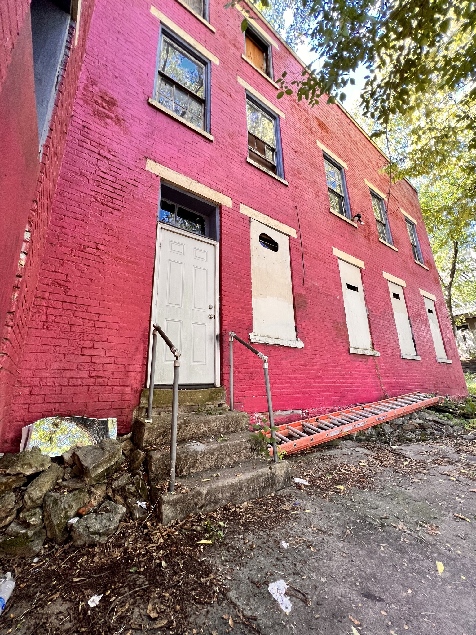 422 W McMicken Ave, Cincinnati, OH for Sale