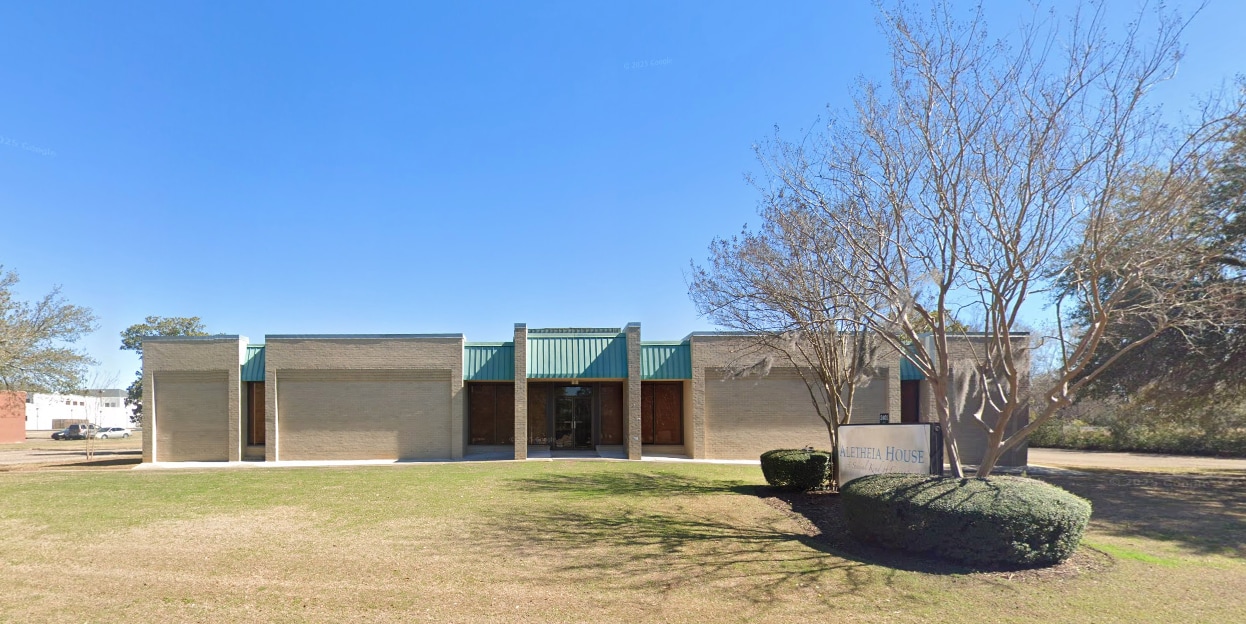 2401 Fairlane Dr, Montgomery, AL for Sale