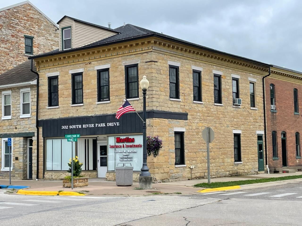 302-304 S River Park Dr, Guttenberg, IA for Sale