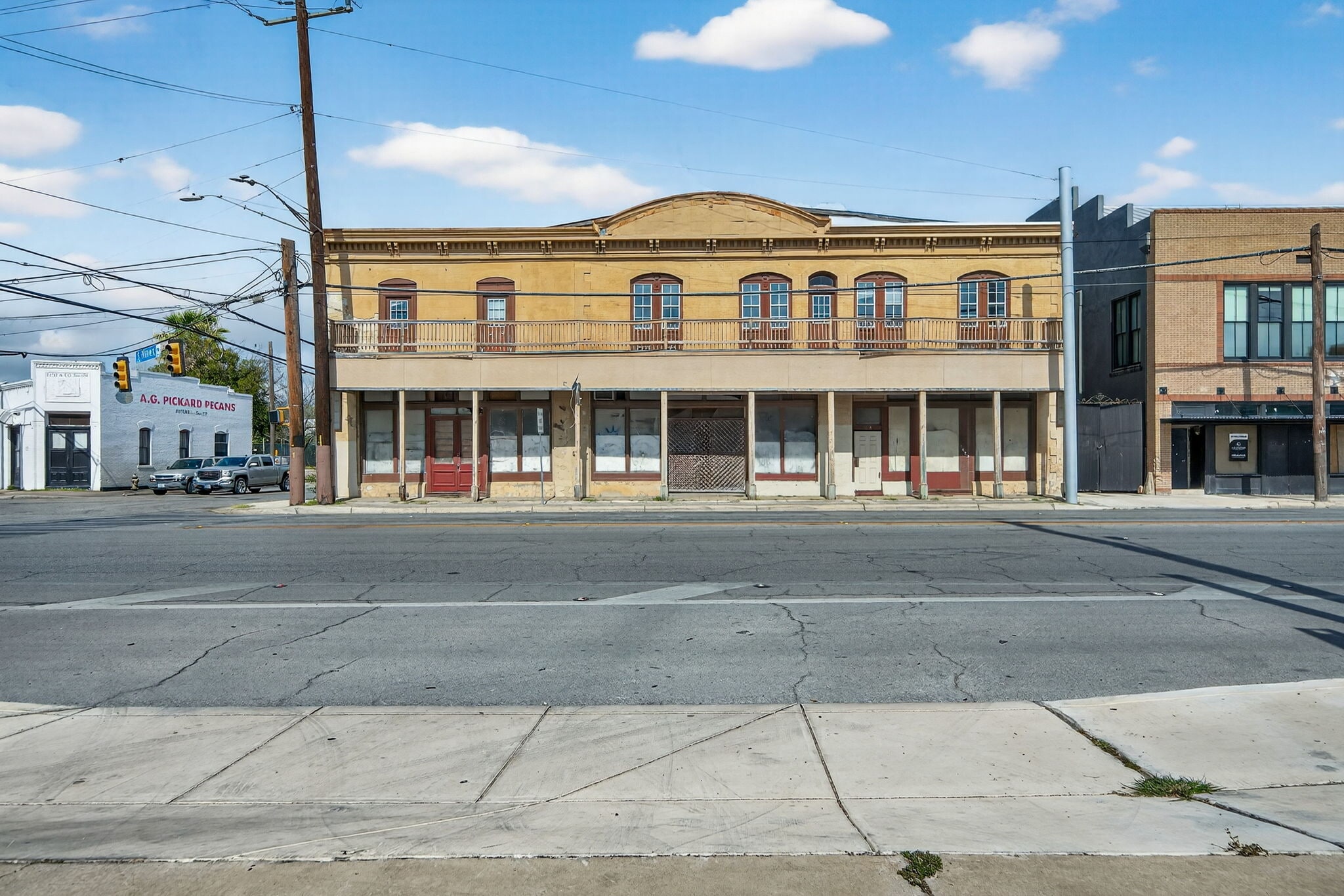 1425 S Flores St, San Antonio, TX for Sale