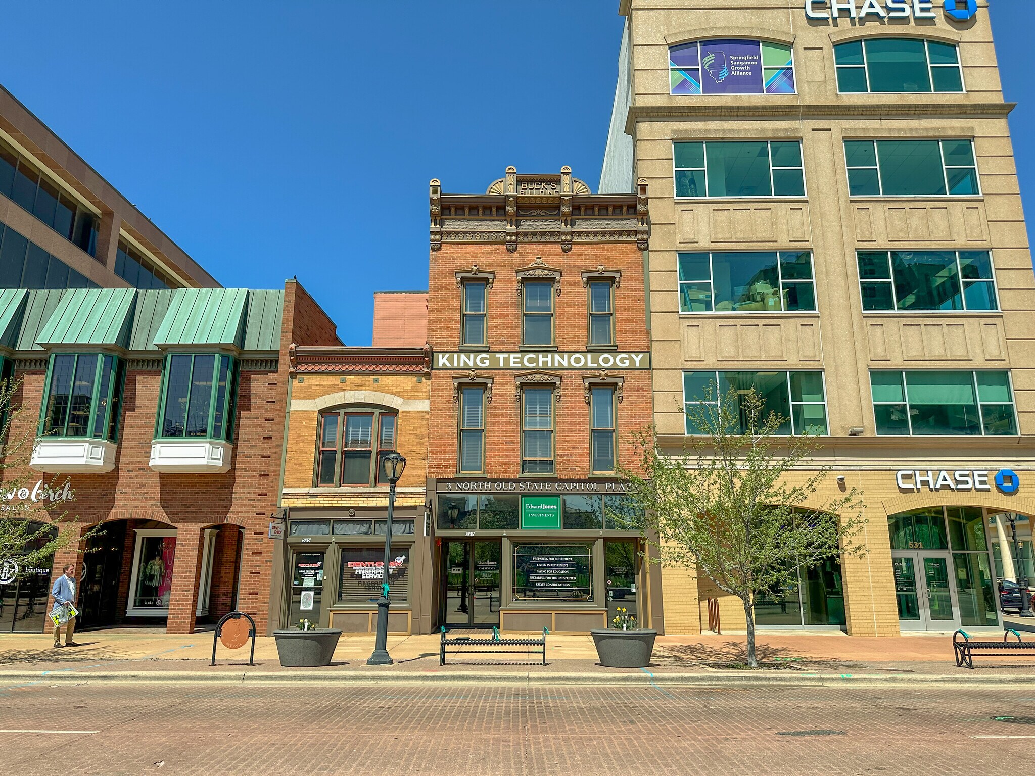 3 N Old State Capitol Plz Springfield, IL 62701 Retail Property for