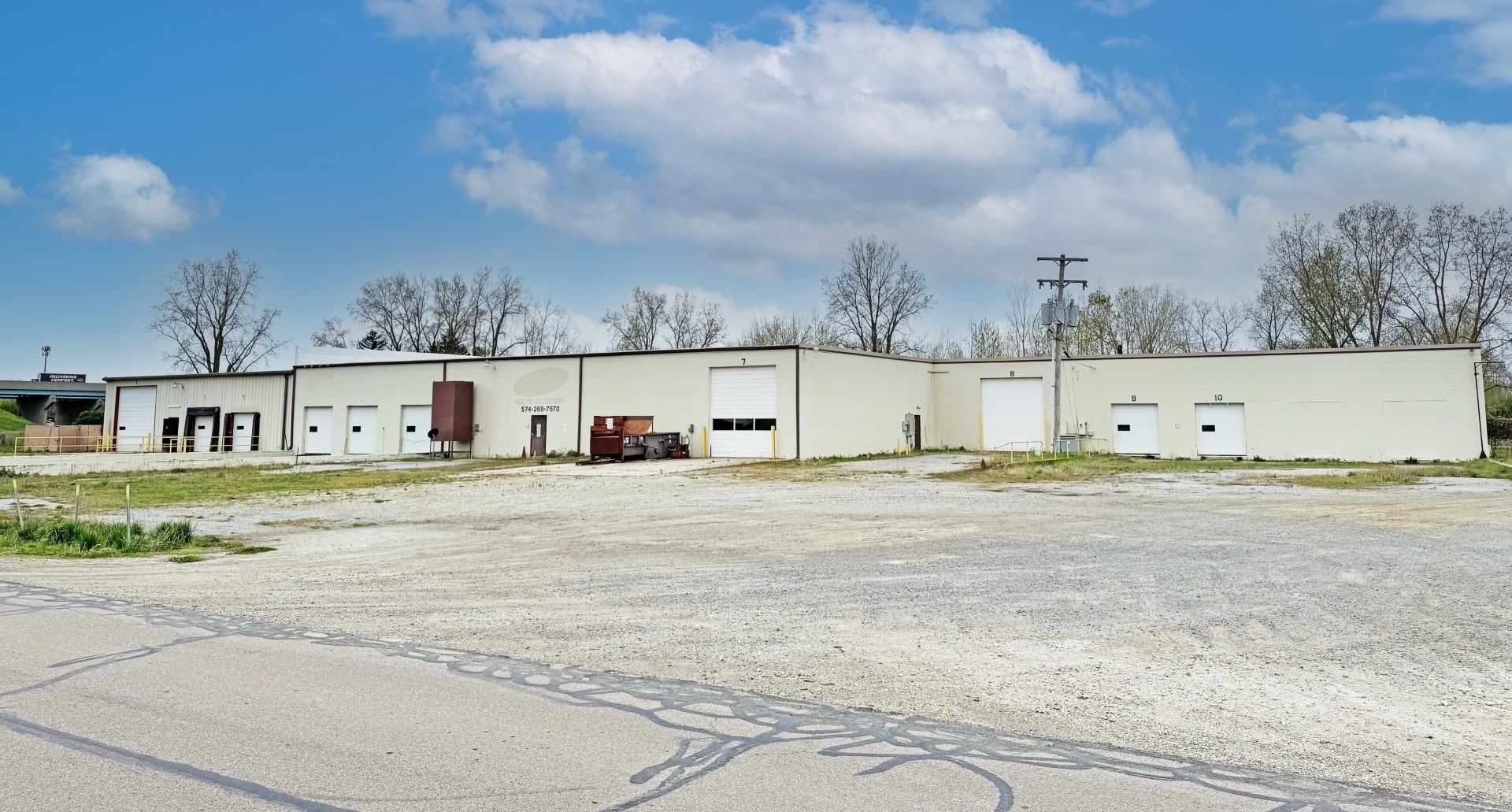 2371 N Rainbow Dr, Warsaw, IN for Sale