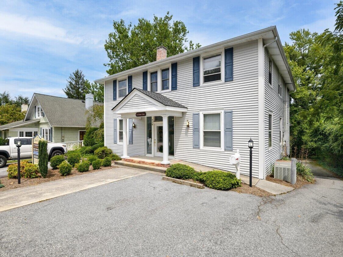 714 Oakland St, Hendersonville, NC for Rent