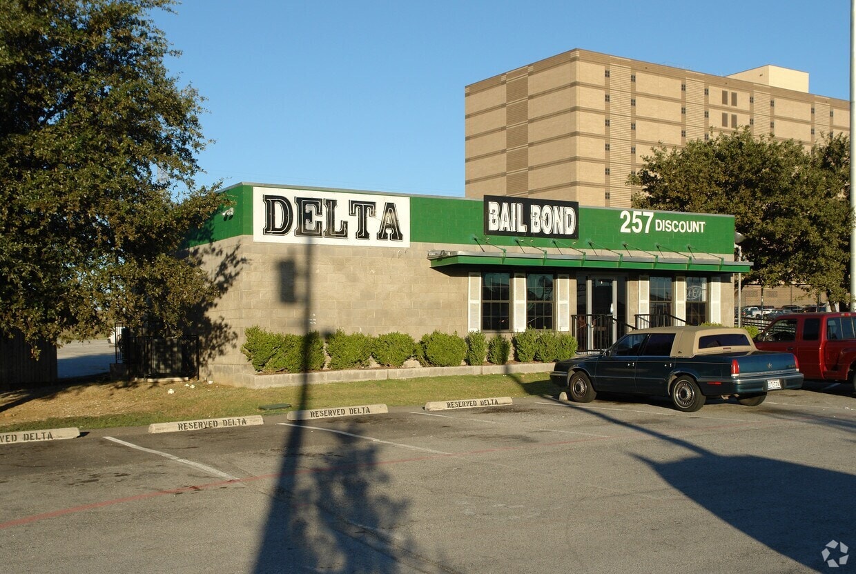 257 S Riverfront Blvd, Dallas, TX for Sale