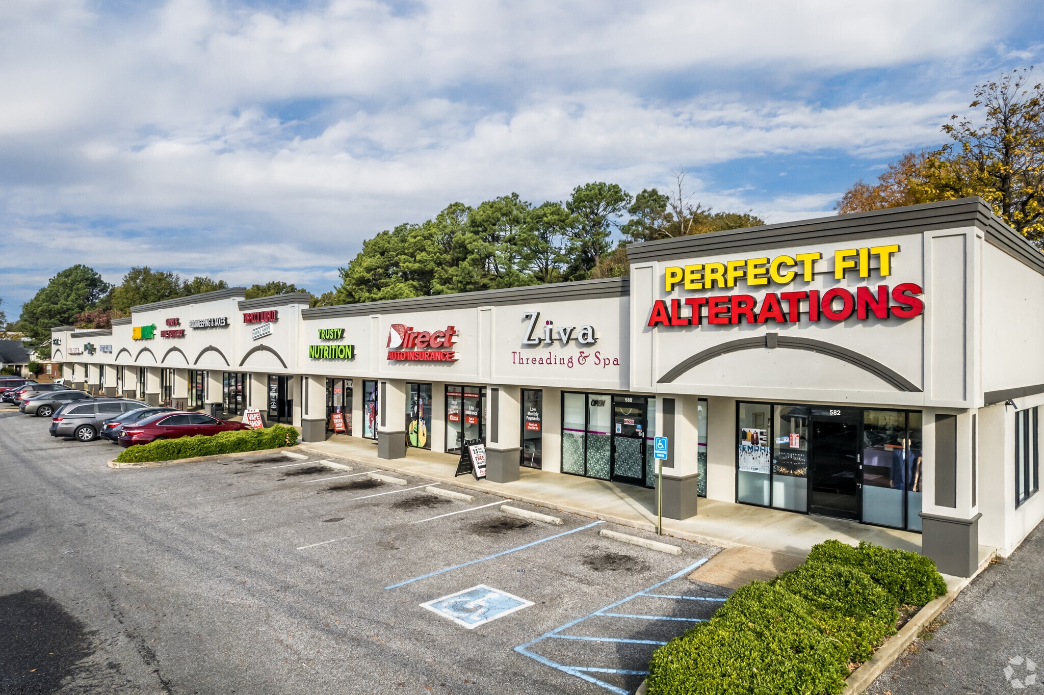 562 Goodman Rd E, Southaven, MS for Rent