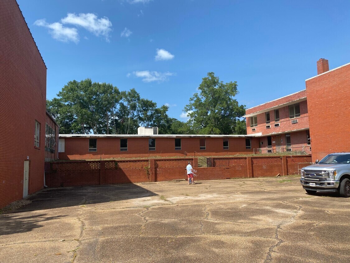 300 N Jackson St, Brookhaven, MS for Sale