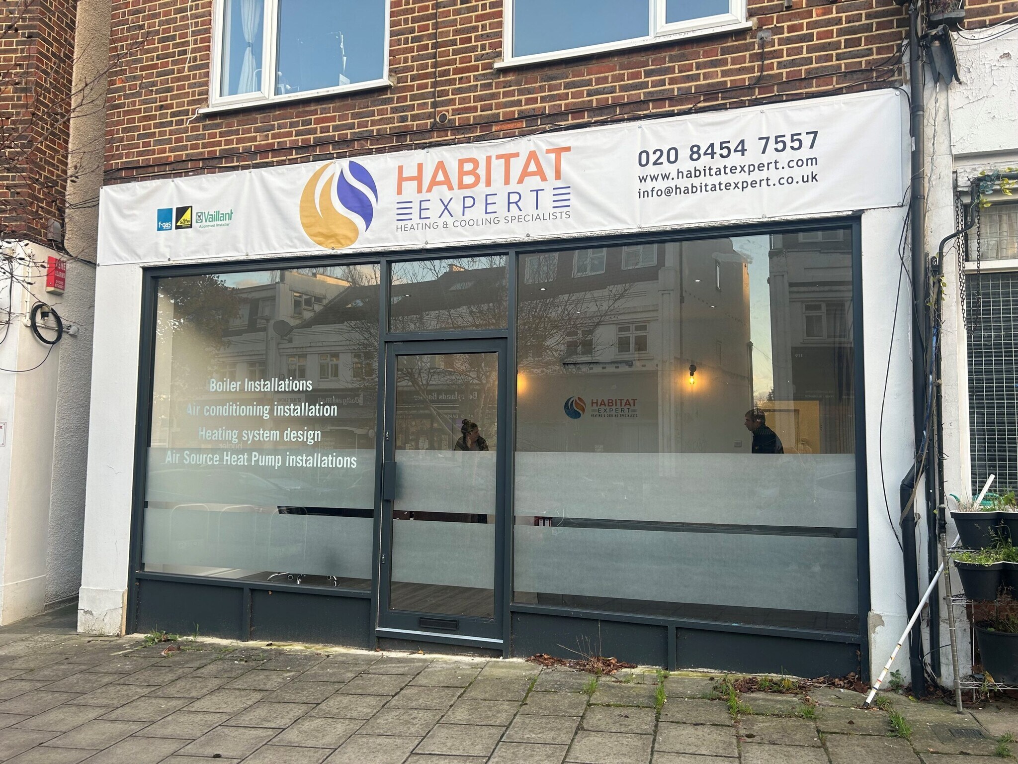 156 Chiltern Dr, Surbiton, LND for Rent