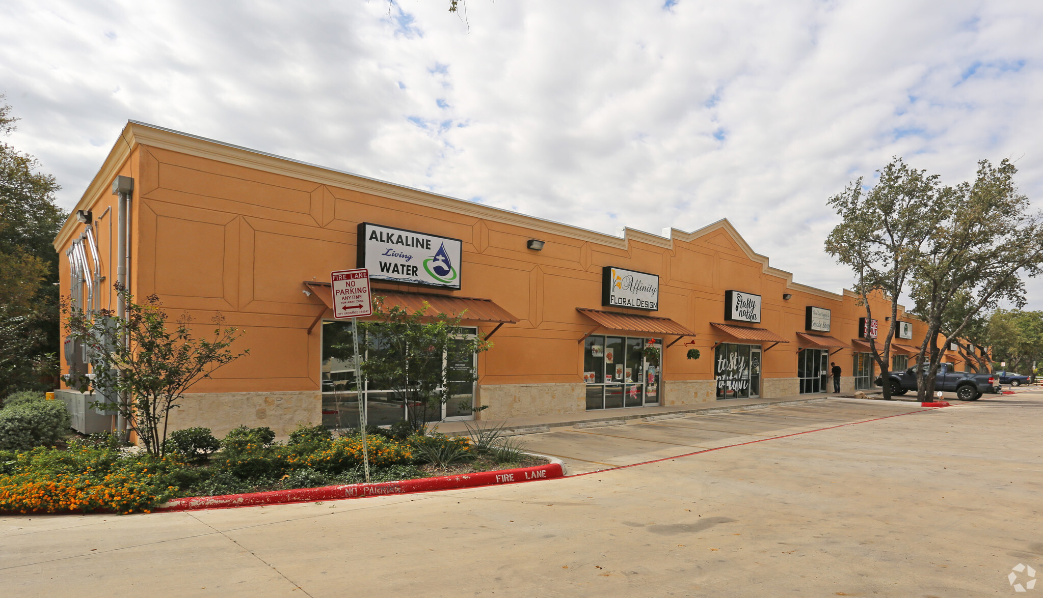 6330 De Zavala Rd, San Antonio, TX for Rent