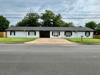 Fredericksburg, TX Residential Income - 902 E Highway St
