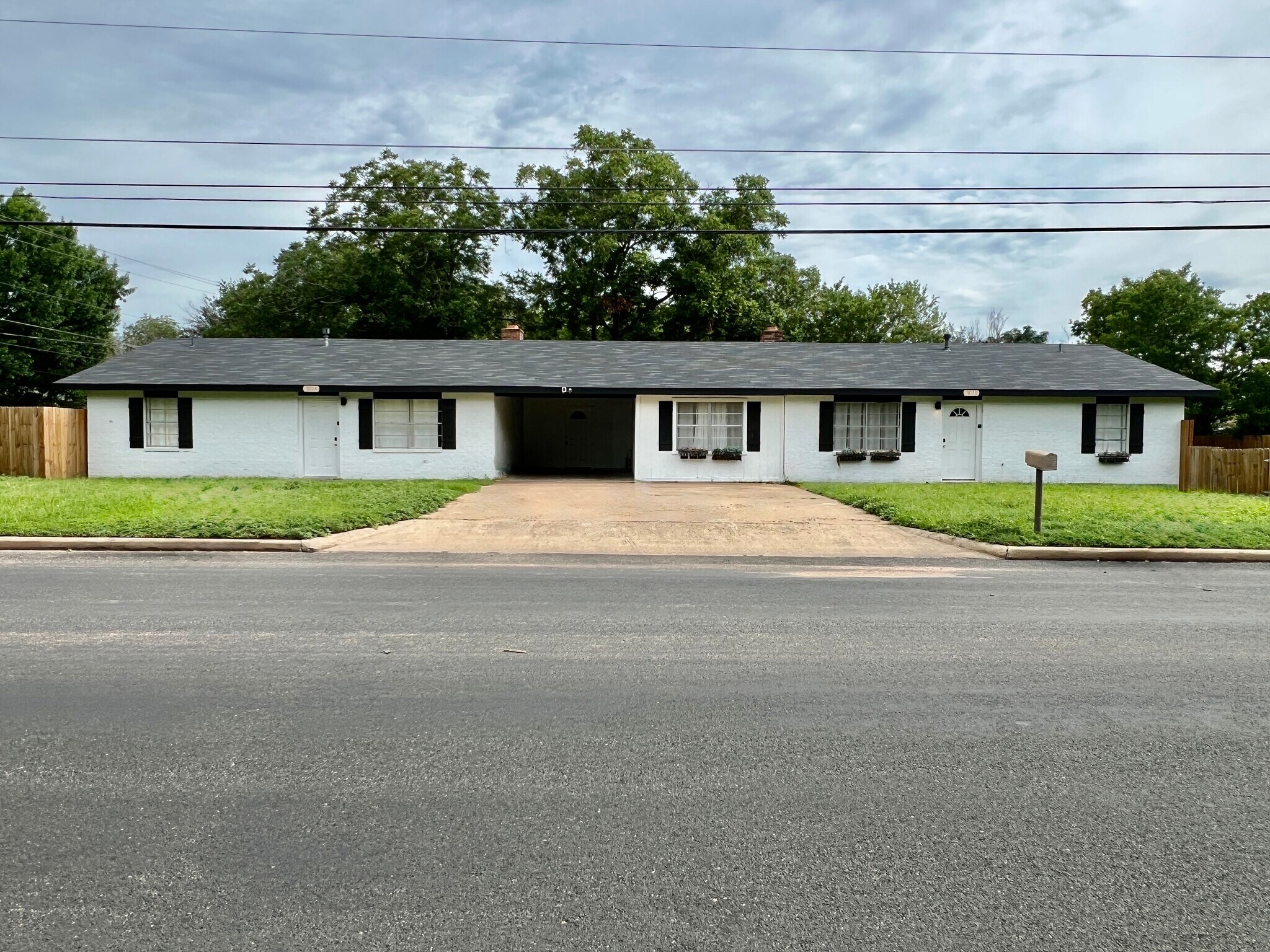 902 E Highway St, Fredericksburg, TX for Sale