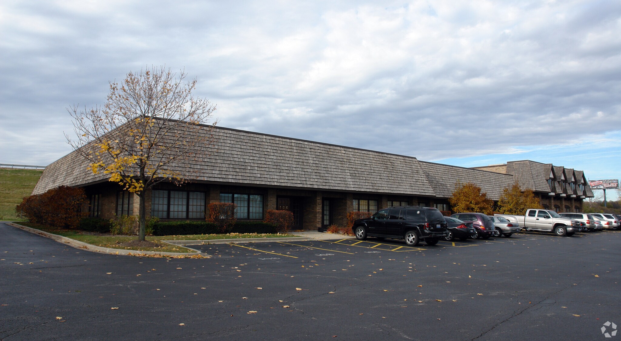 28085 N Ashley Cir, Libertyville, IL for Sale