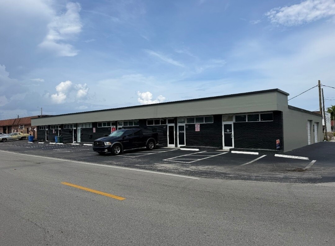 4310-4326 NE 5th Ave, Oakland Park, FL for Rent