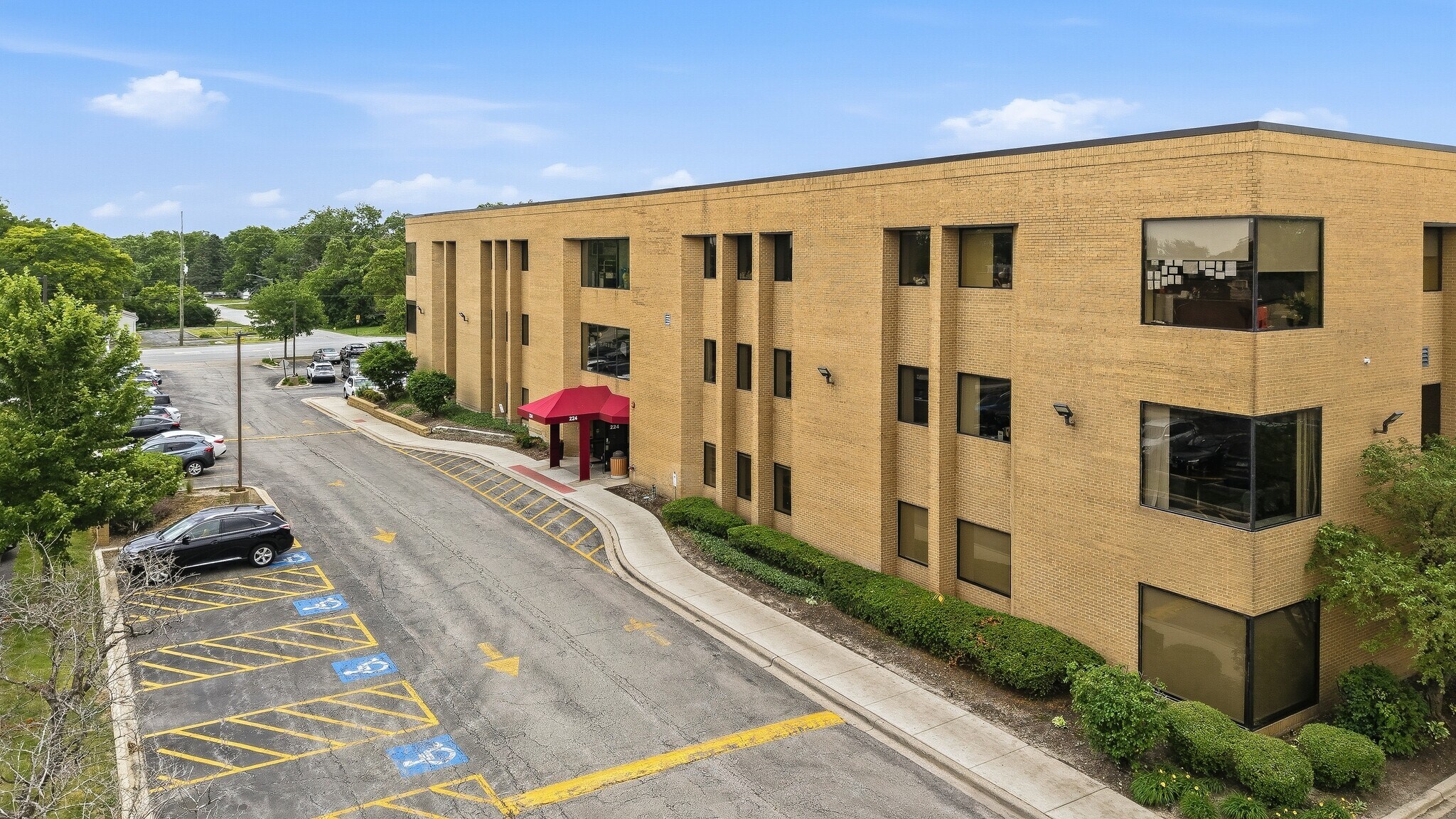 1S224 Summit Ave, Oakbrook Terrace, IL for Rent