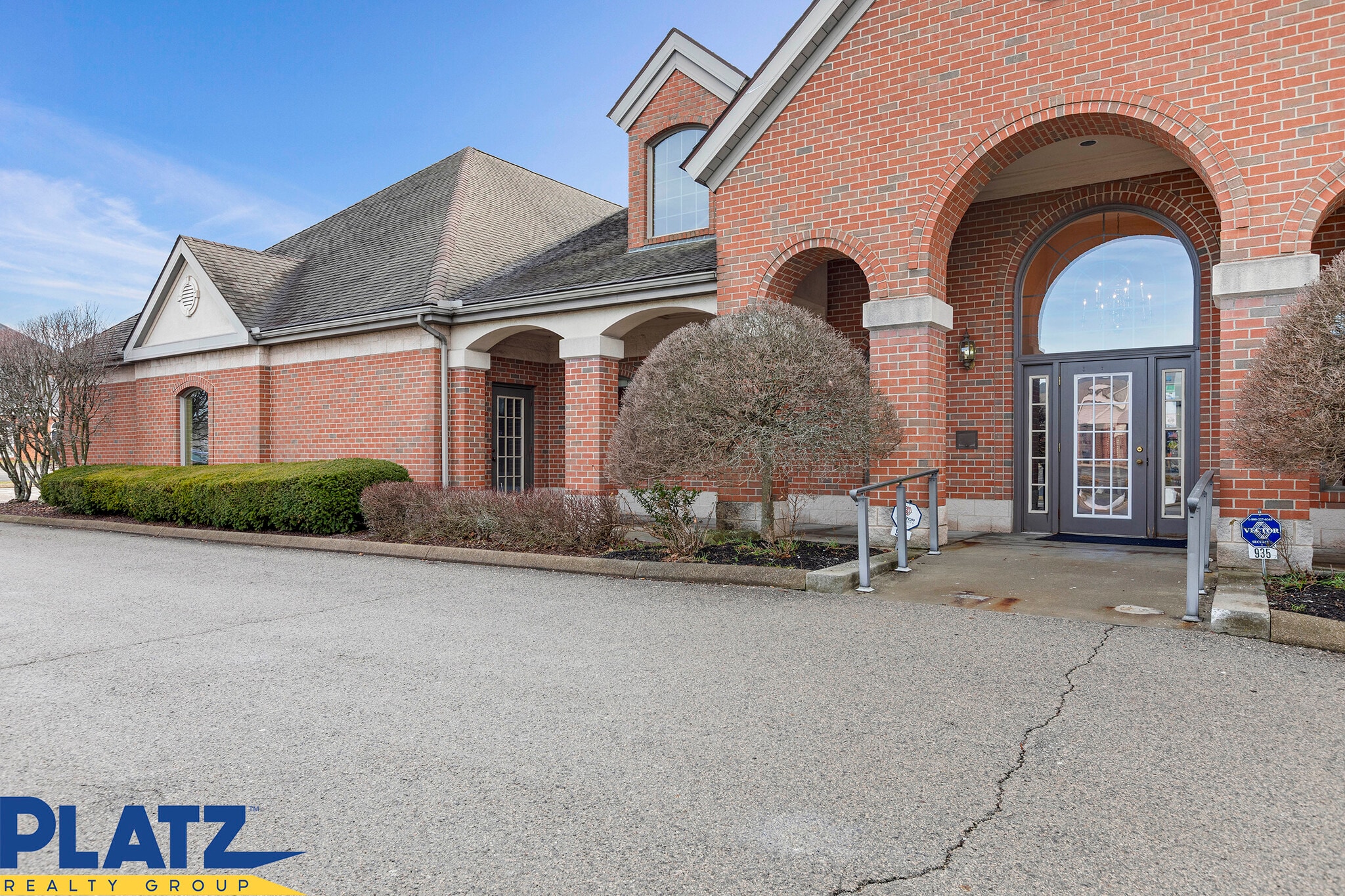 935 Trailwood Dr, Youngstown, OH for Rent