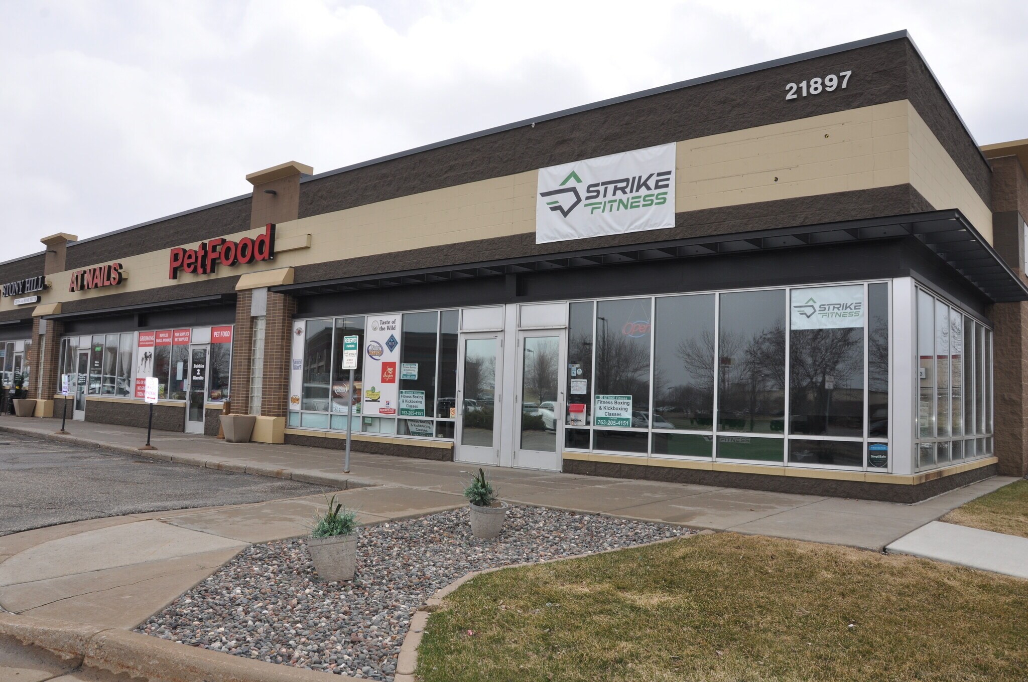21897 S Diamond Lake Rd Rogers, MN 55374 Retail Property for Lease on