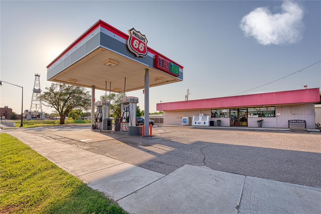 315 E 3rd St, Elk City, OK for Sale