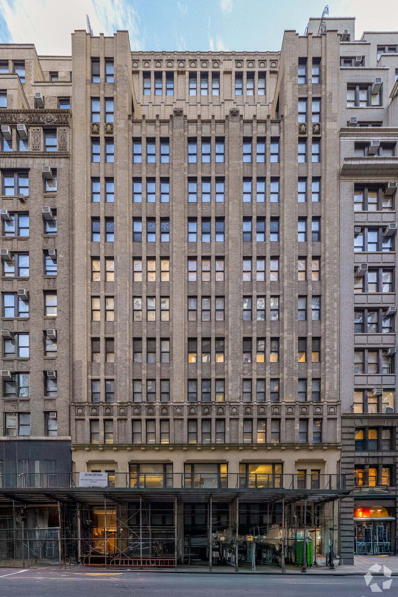 256 W 38th St, New York, NY for Rent