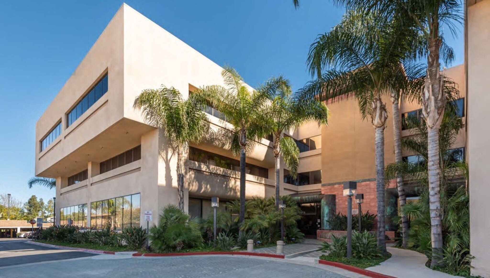 21731 Ventura Blvd, Woodland Hills, CA for Rent