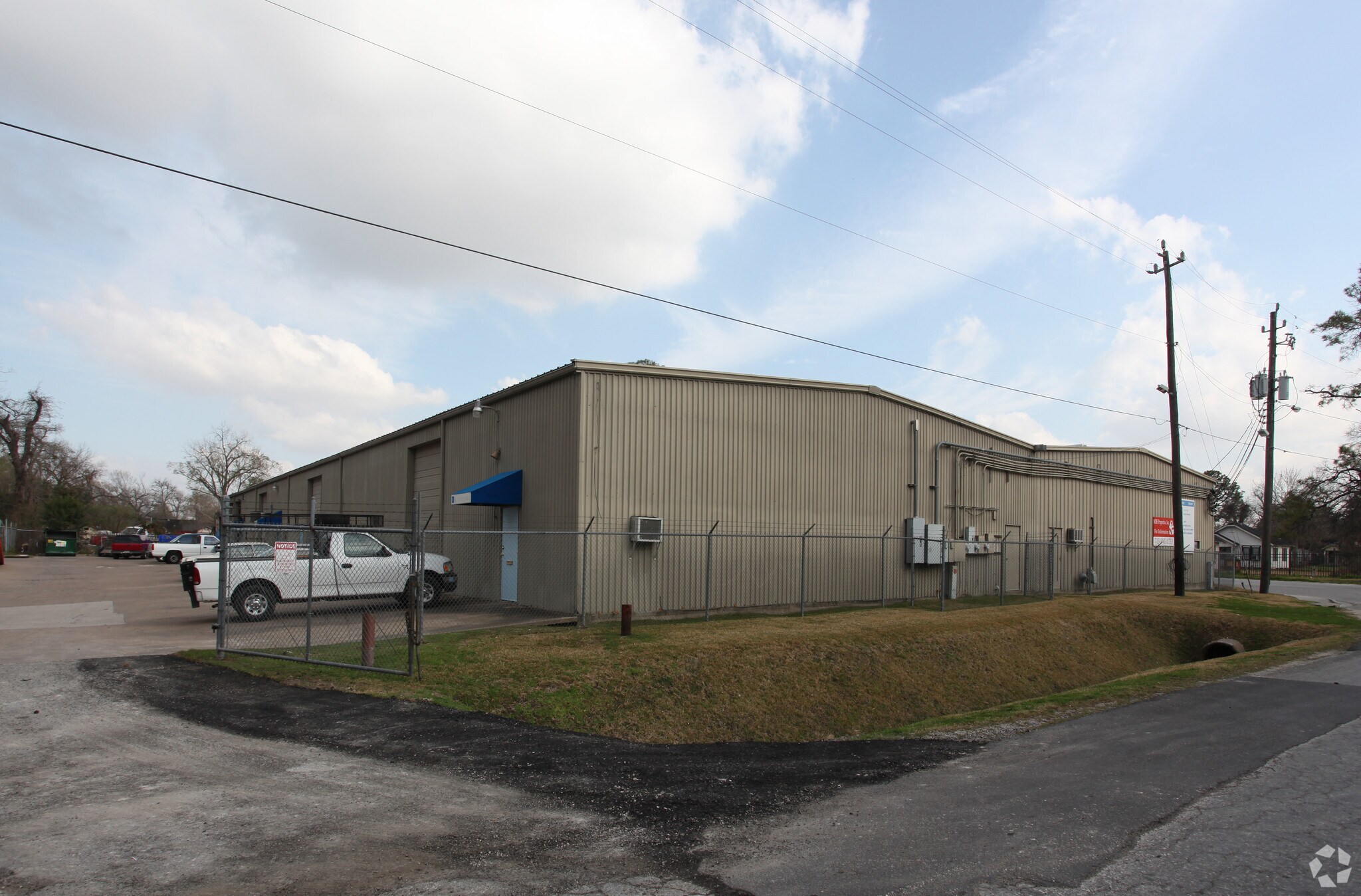 301 Bennington St, Houston, TX for Rent