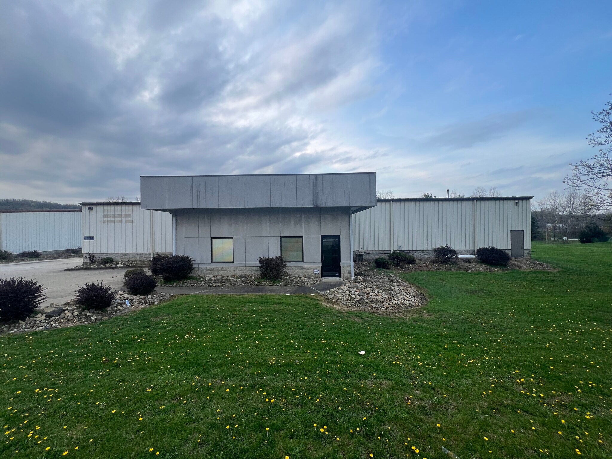 313 Country Club Rd, Meadow Lands, PA for Rent