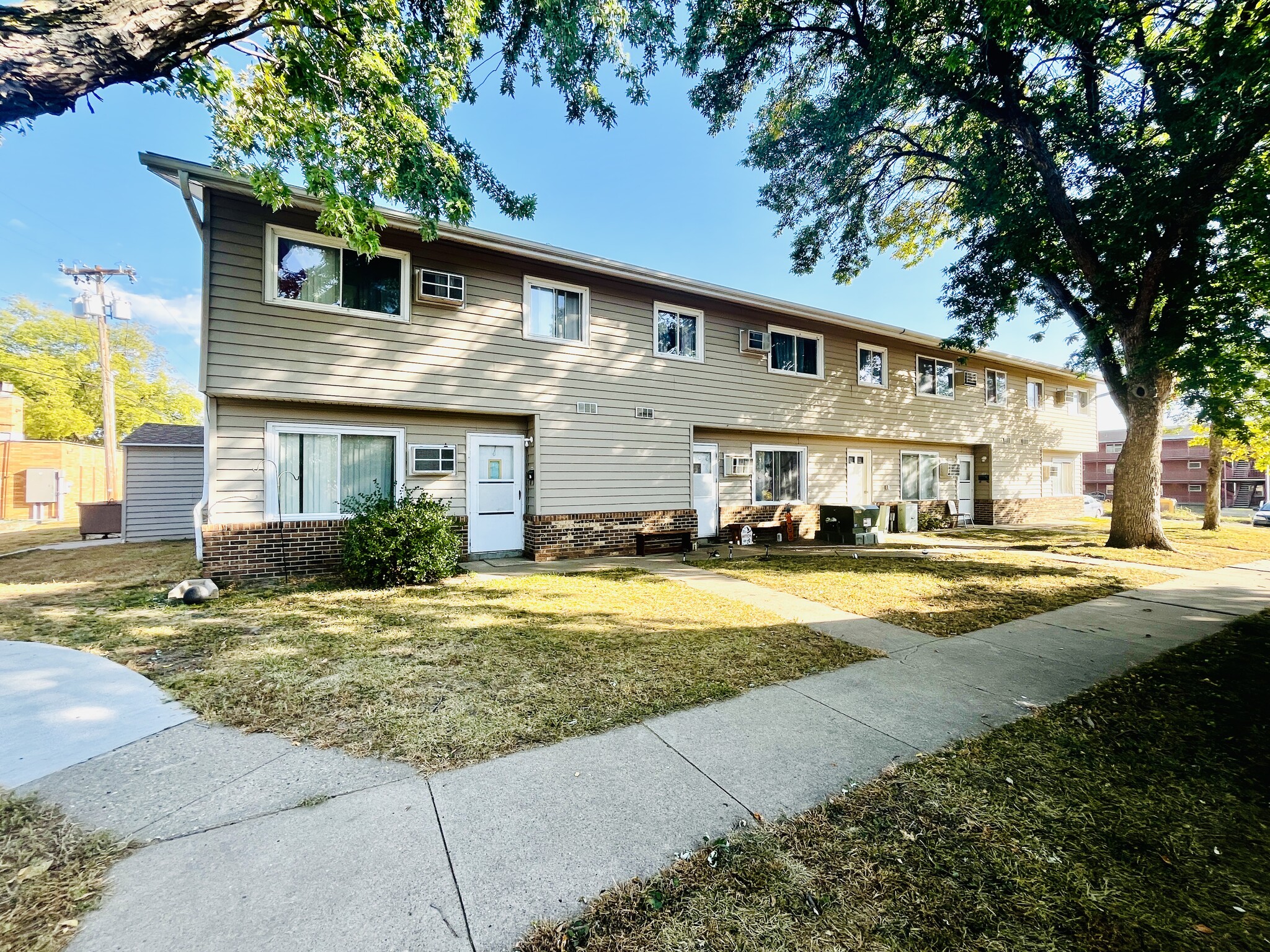 1015-1021 Walnut St, Yankton, SD for Sale