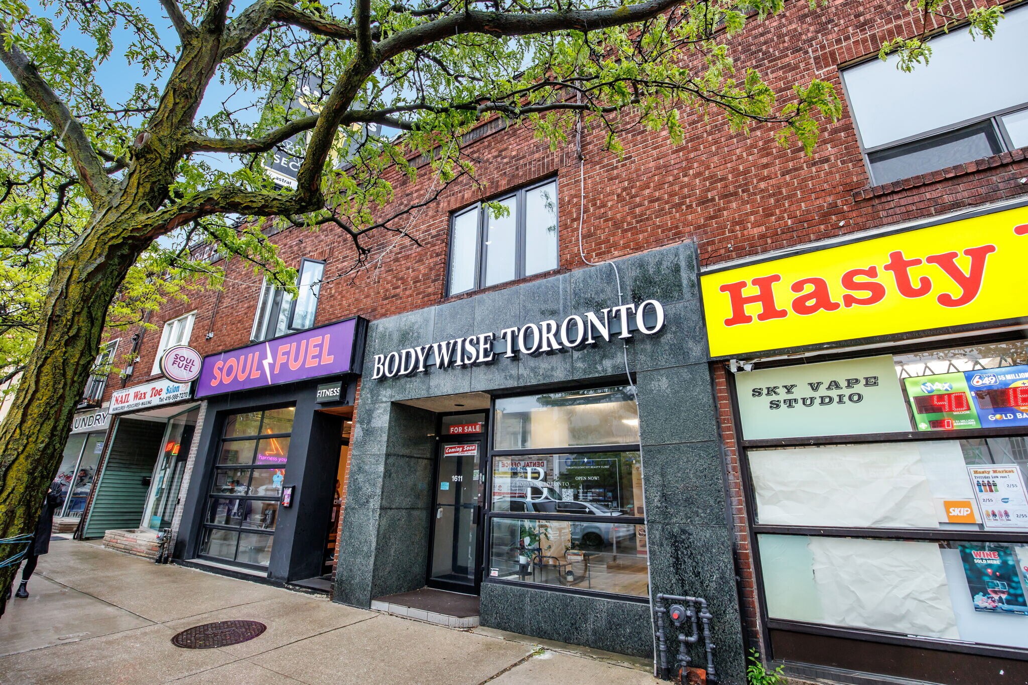 1611 Bloor St W, Toronto, ON for Sale