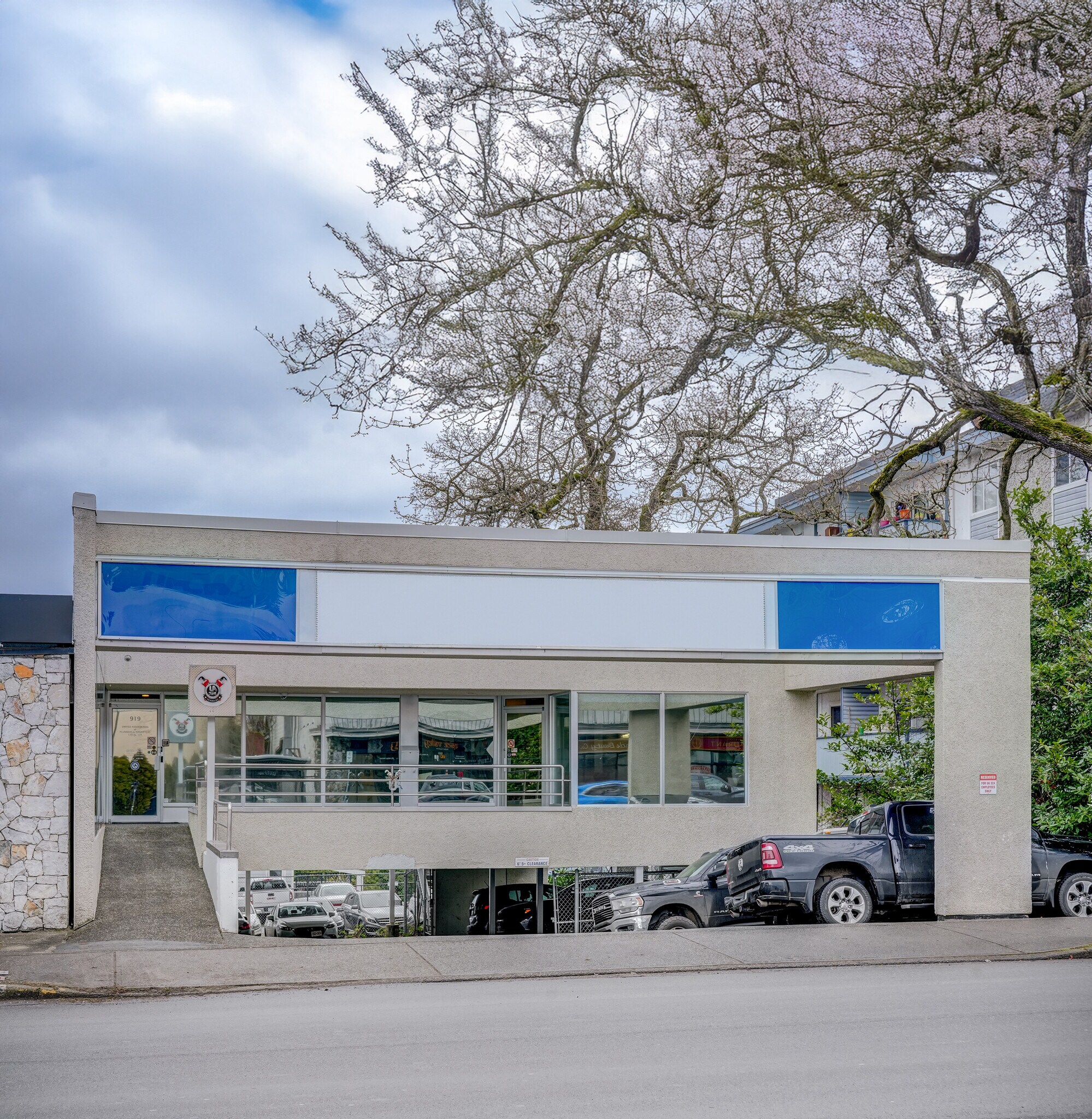 915 Esquimalt Rd, Victoria, BC for Sale
