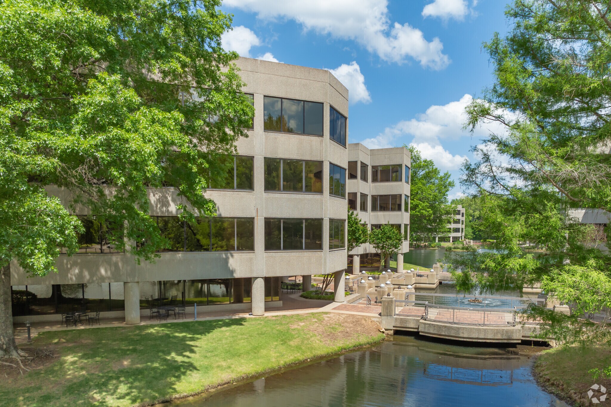 2600 Thousand Oaks Blvd, Memphis, TN for Rent