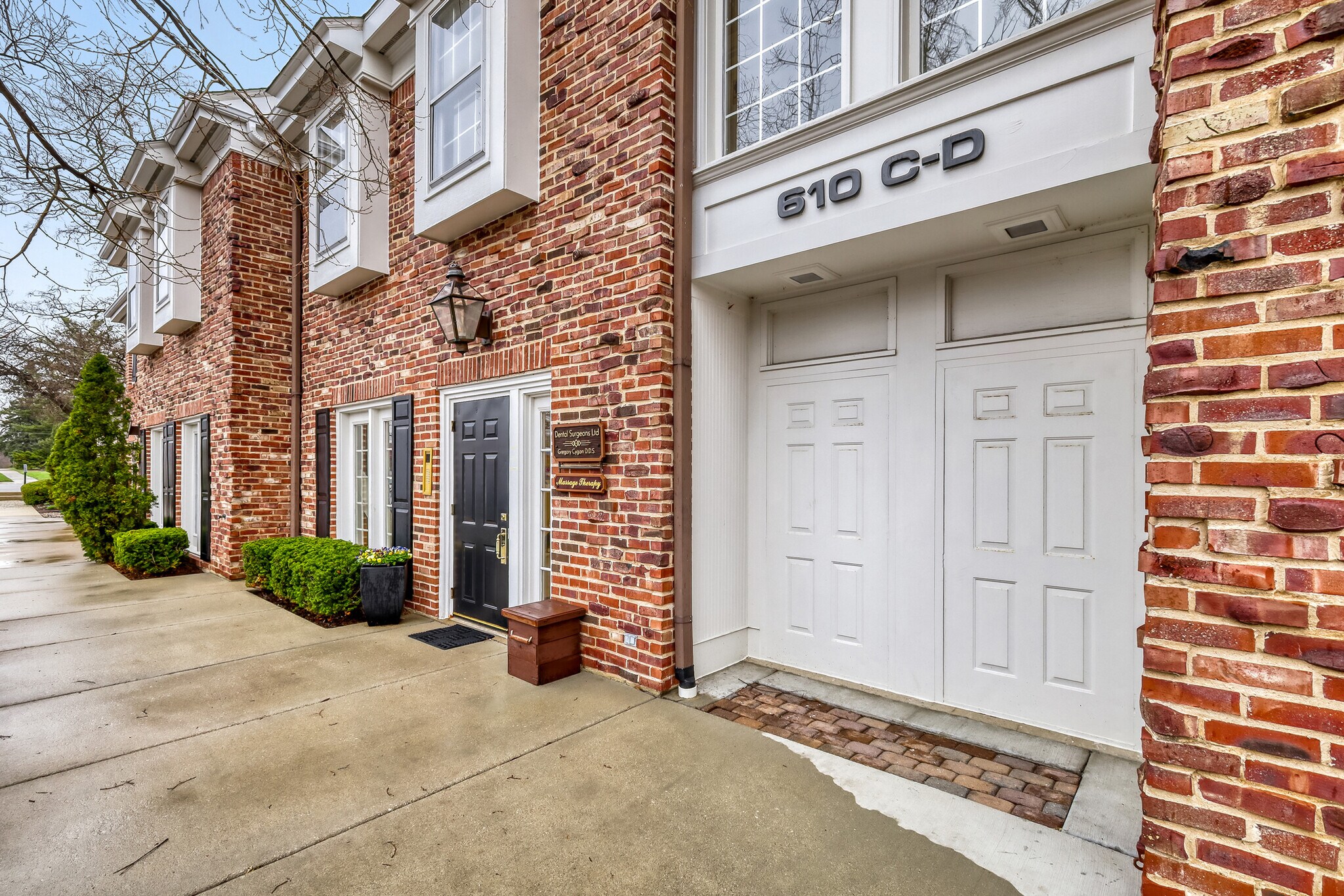 610 W Roosevelt Rd, Wheaton, IL for Rent