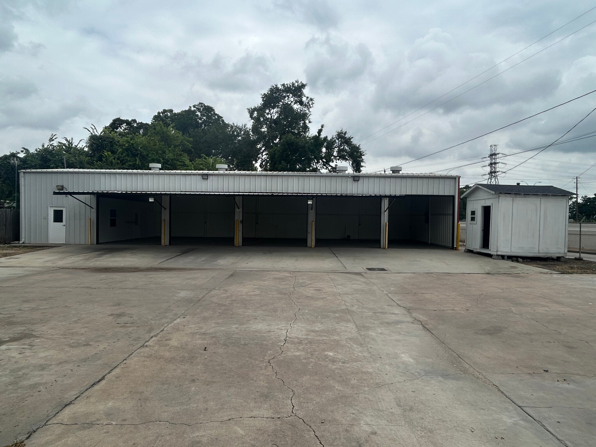 9001 W Hardy Rd, Houston, TX for Rent