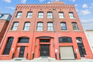 Savannah, GA Storefront - 2 E Perry Ln