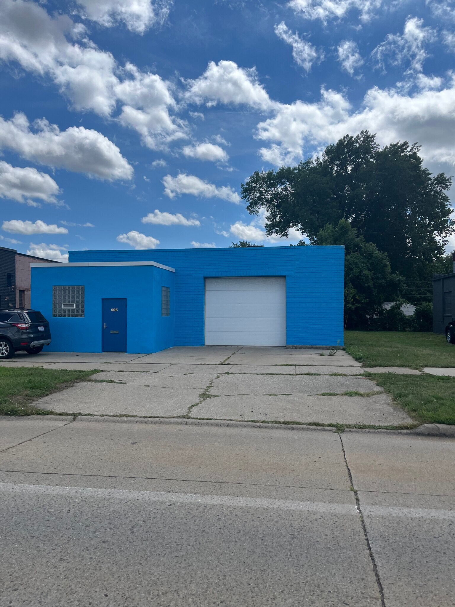 596 E 10 Mile Rd, Hazel Park, MI for Sale