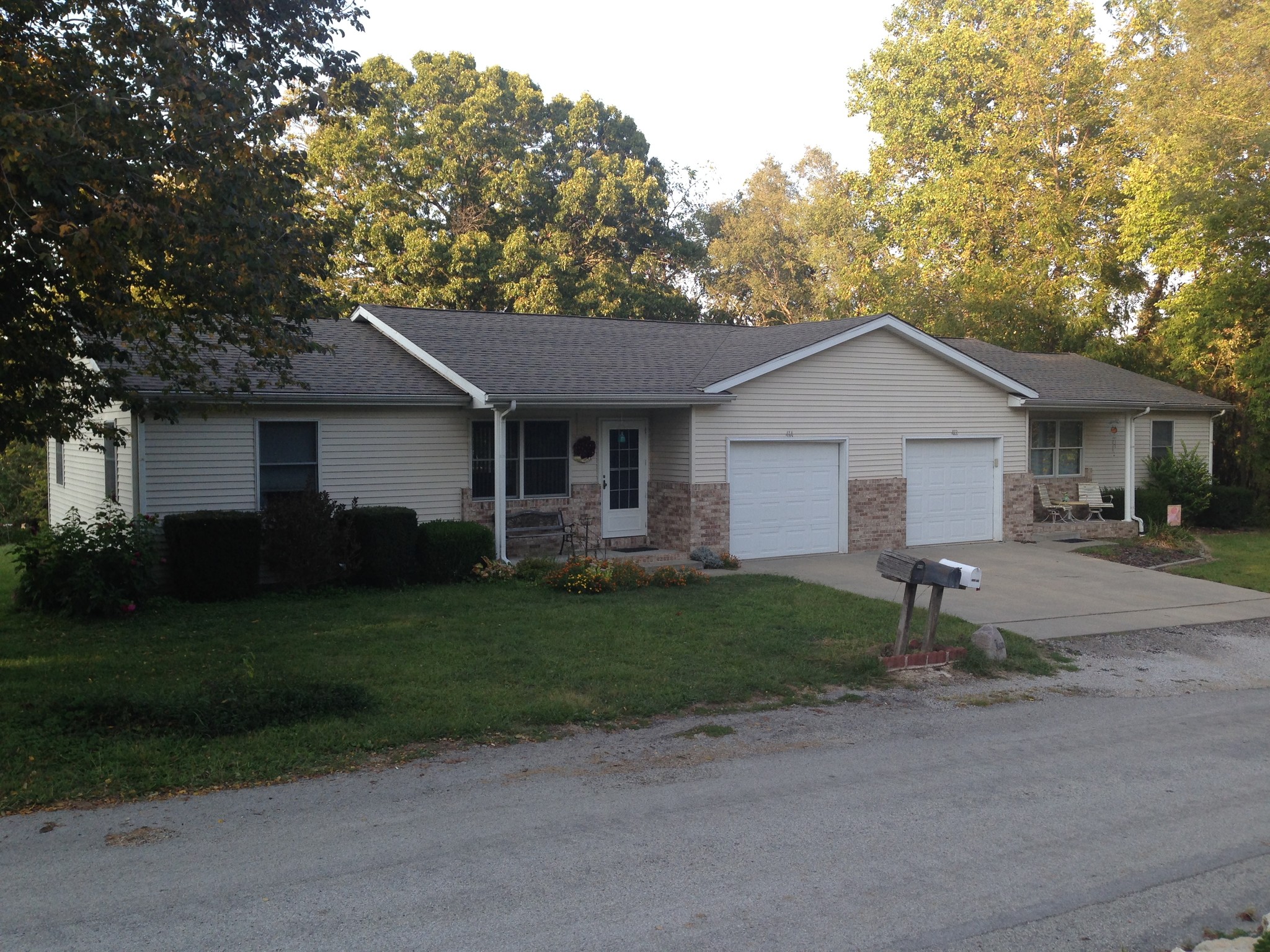 412 W Douglas St, Edinburg, IL for Sale